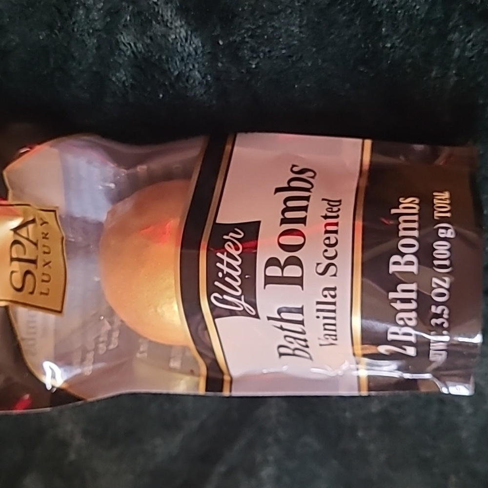 2  Spa Luxury Bath Bombs Vanilla